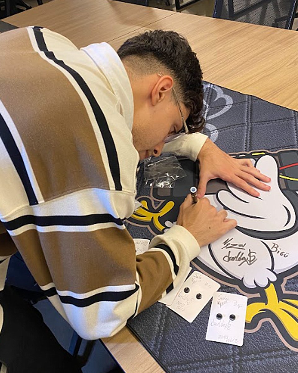 aceitas um mousepad + pins de CS2 assinado pelo GOAT, <a href="/dgtcsgo/">paiN dgtssj</a>? 🤙

pra participar é easy, só spammar #GOpaiN e seguir as regras na reply!