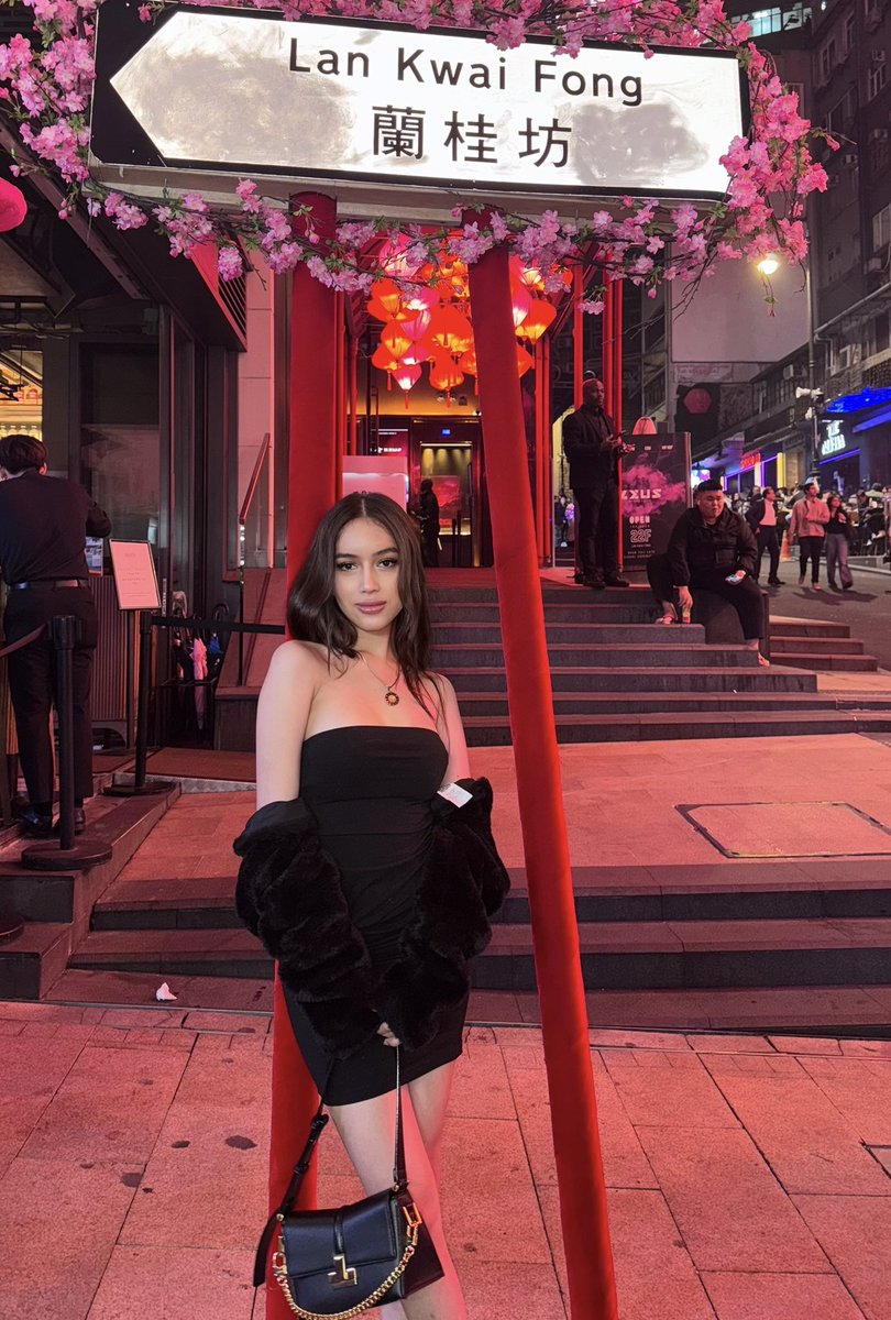 msdanika21's tweet photo. Hongkong Trip🇭🇰 Part 1 https://t.co/MgnBqx9x6R
