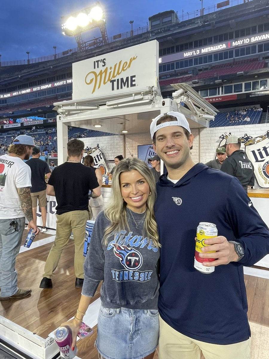 HWPROD's tweet photo. NFL Draft picks, cold @MillerLite and the best company in the house🍻🏈

Nothing beats making memories at the Nissan Stadium with the ones who matter most! 💙

 #NFLDraft2025 #ItsMillerTime #HollywoodsProductions https://t.co/fMTJx7LTRe