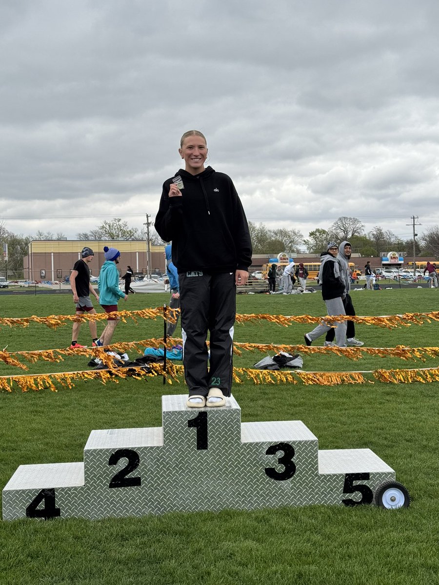 MWestGirlsTrack's tweet photo. Norfolk Invite: 
Three entries in the pole vault. 
Three medalists. 
🥇McKenna Kleppinger
🥈Kynzly Farr
5th Avery Ullman
Great event! https://t.co/v66emqNdXX