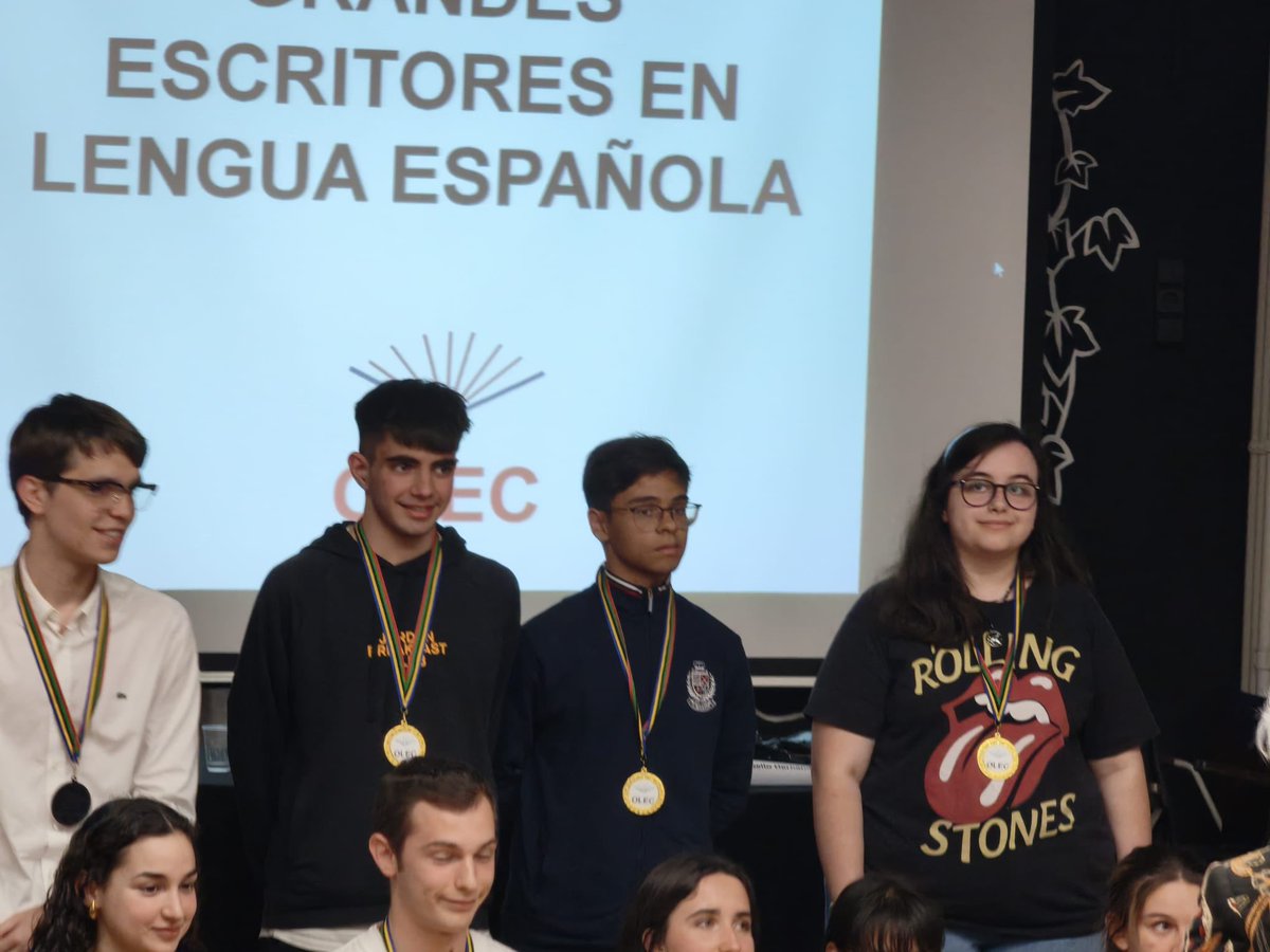 Medalla d’or (2a posició) de l’alumna de batxillerat Julia Mena a  l’Olimpíada lingüística. Enhorabona, Julia!! 🏅📖 #ElPrat