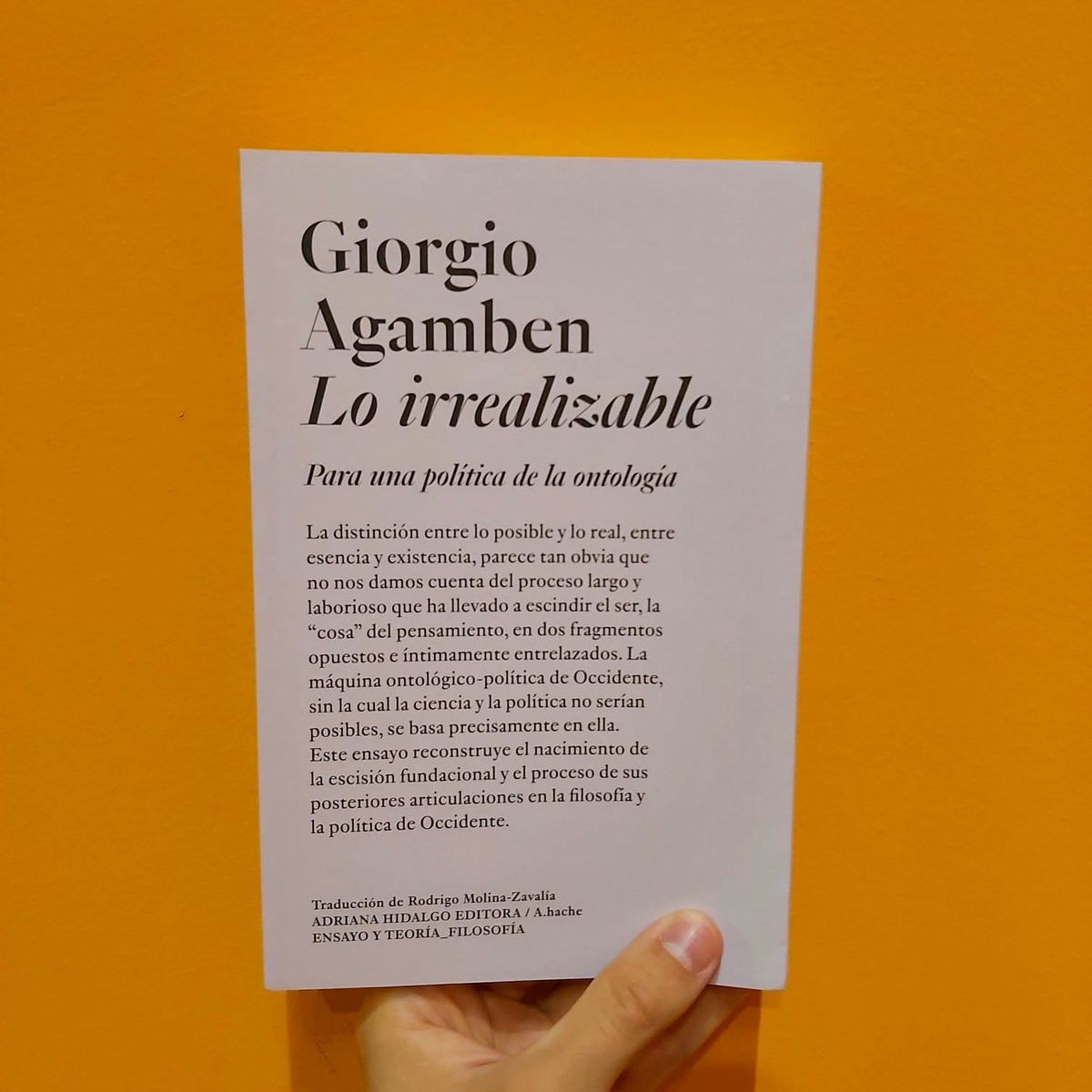Meta Librería (@metalibreria) on Twitter photo Agamben nos invita a devolver el pensamiento a su “cosa”, entrelazando ontología y política.
“La filosofía no es una ciencia ni una teoría que ha de realizarse, sino una posibilidad ya perfectamente real, y como tal, irrealizable”
Edita <a href="/AdrianaHidalgoE/">ADRIANA HIDALGO EDITORA · España / A.hache</a>
👉metalibreria.com/producto/lo-ir… Agamben nos invita a devolver el pensamiento a su “cosa”, entrelazando ontología y política.
“La filosofía no es una ciencia ni una teoría que ha de realizarse, sino una posibilidad ya perfectamente real, y como tal, irrealizable”
Edita <a href="/AdrianaHidalgoE/">ADRIANA HIDALGO EDITORA · España / A.hache</a>
👉metalibreria.com/producto/lo-ir…