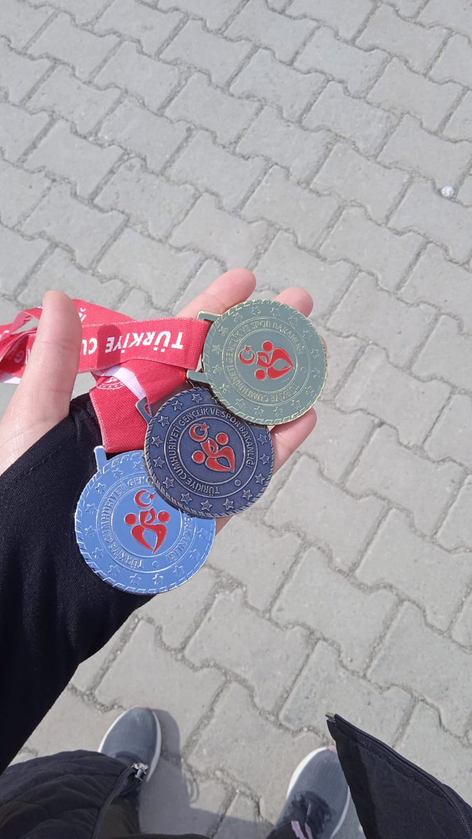 Bilek girişinde ilçemizde dereceye giren öğrencilerimizi tebrik ediyor, başarılarının devamını diliyoruz 🏆💪🏅🥇🥈🥉👏
<a href="/tcmeb/">Millî Eğitim Bakanlığı</a> <a href="/agrimem/">AĞRI MEM</a> <a href="/hasan_kokrek/">Hasan Kökrek</a> <a href="/tutakmem/">Tutak İlçe MEM</a> <a href="/mehmetk37779583/">mehmetkartal</a>