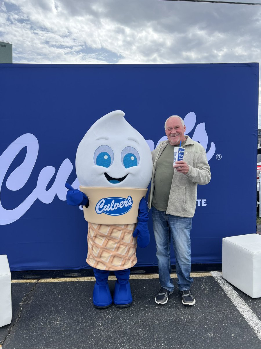 HWPROD's tweet photo. Round 2 Drafts + The Culver’s Great Wisconsin Tailgate = A PERFECT day at Lambeau! Come on out and join the party — we’ve got Culver’s custard, giant corn hole, and epic photo ops to keep you warm and smiling! #CulversTailgate #WisconsinProud #HollywoodsProductions https://t.co/1wk1MlPFxG
