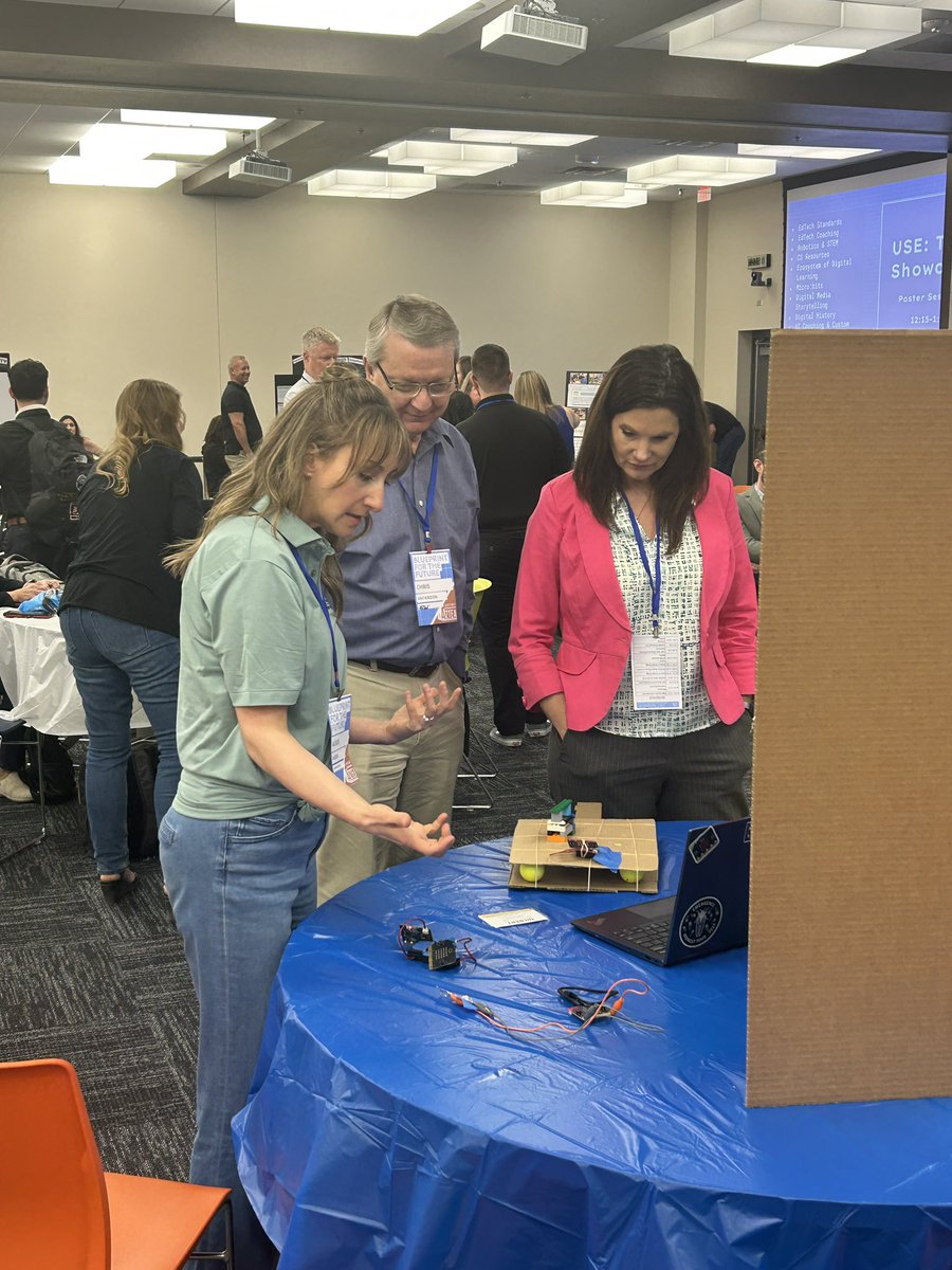 Who doesn't enjoy a great poster session! The amazing <a href="/gps_ts/">GPS Tech</a> TIE Alexis Mason showing off some cool robotics this afternoon. <a href="/aztea/">AzTEA -Arizona Technology in Education Association</a> #beststaffever
