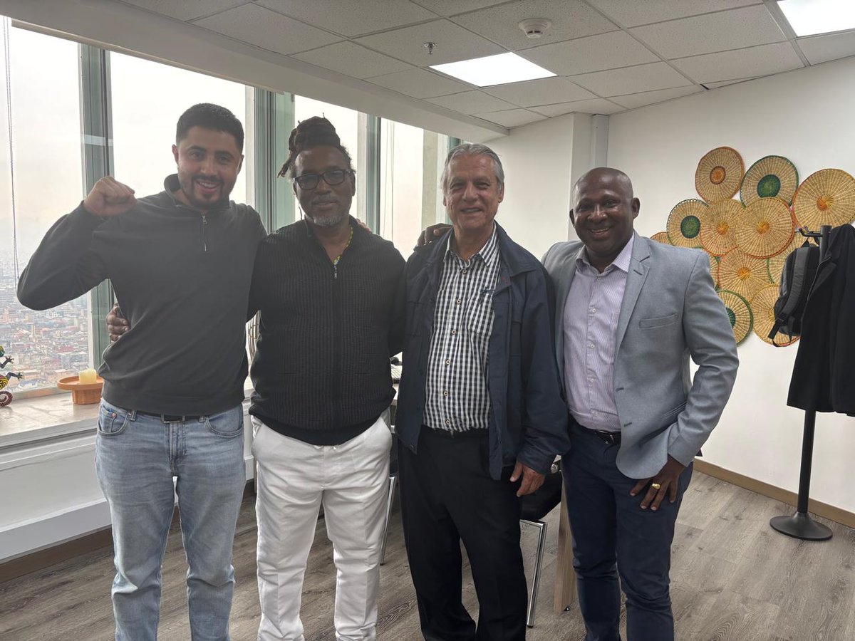 El Pbro. José Agustín Monroy, Rector de nuestra alma mater, se reunió en Bogotá con el Ministro de Igualdad y Equidad, @AnthonManyoma; el Viceministro de Juventud, <a href="/zabalavpablo/">Pablo Mateo Zabala</a> y el Dr. <a href="/Rimoro14/">Richard Moreno</a>, en el marco del programa Jóvenes en Paz.