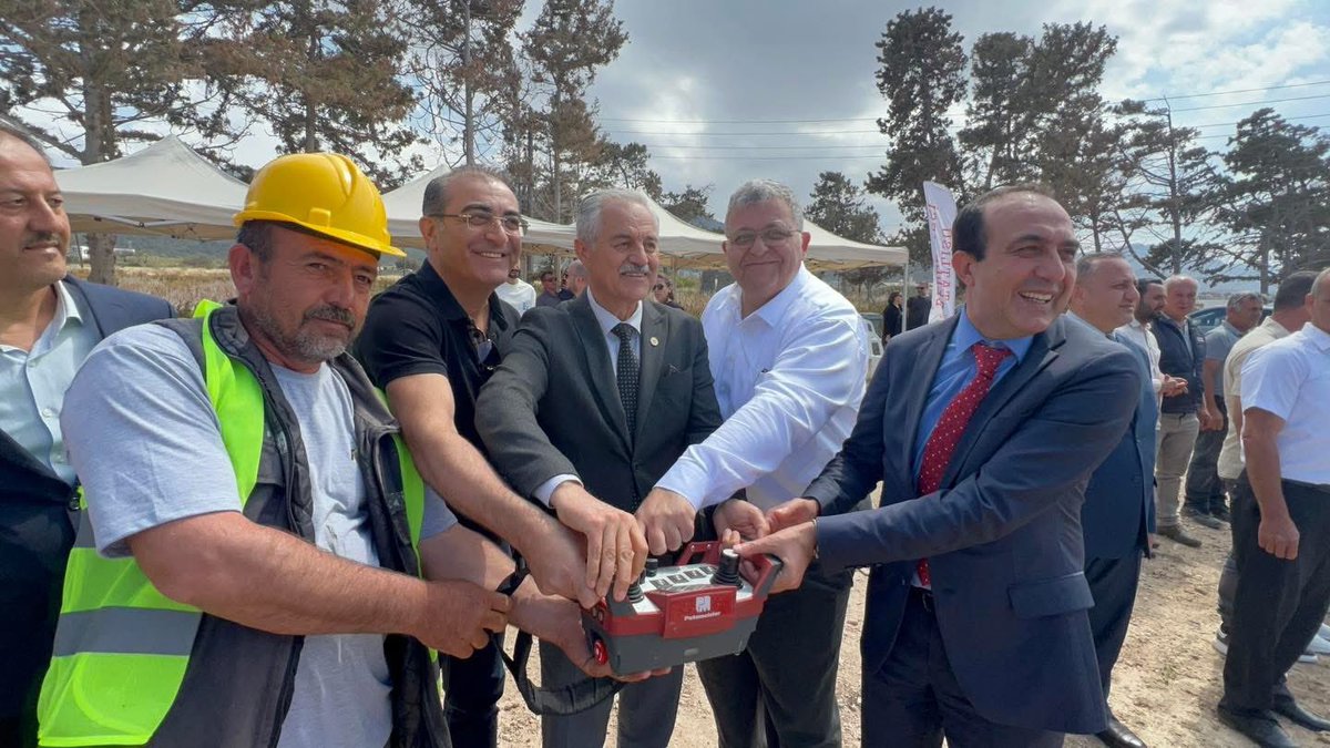 Söz verdiğimiz önemli bir pojemizi daha hayata geçiriyoruz. Köy tipi çatılı ve Kıbrıs Türk Mimarisi izlerini taşıyan Projemiz, Cami, Şadırvan, WC, Otopark, Çardak, Kütüphane ve Cafe’den oluşmakta her kesime hitap eden bir sosyal yaşam alanına sahiptir. 
Bölgemize Hayırlı Olsun.