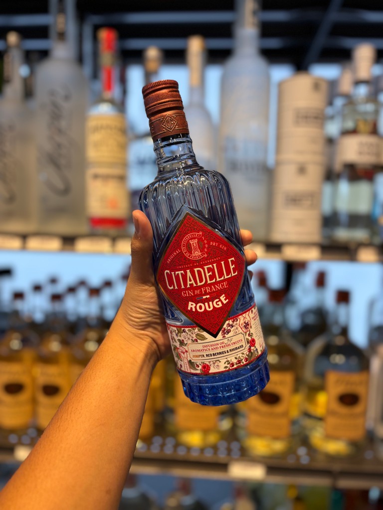 Kindred_SW's tweet image. Like a good story—complex, intense, and hard to forget. Citadelle Rouge.

#Citadellerouge #citadelle #gin #Kindredspiritsandwine