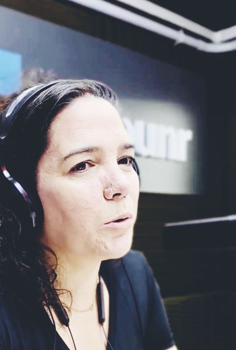 Entrevistadora entrevistada 
Gracias, <a href="/FedeFritschi/">Federico Fritschi</a> por la charla en <a href="/radiounr/">Radio UNR</a> sobre el rock y <a href="/estoesnota/">nota</a>