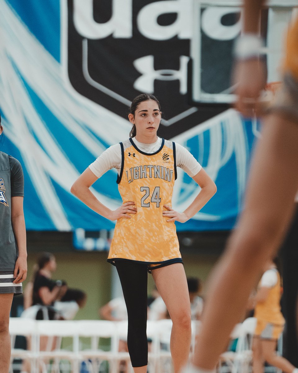 UARiseGirls's tweet image. Lightning Basketball exploded in the first half putting up nearly 50 points 💣🧨