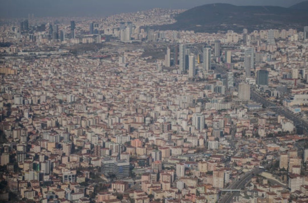 Solda, hiç bir deprem riski olmayan Berlin !

Sağda tarafta, deprem korkuların
şehri İstanbul !

#depremoldu #Sallandık