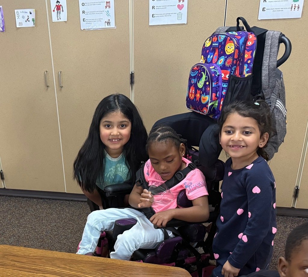 LibertyParkElem's tweet image. Our Life Skills and first grade students teamed up for a special project — planting sunflowers together! #WarrenWill #LpSoars #SharingOurJoy
