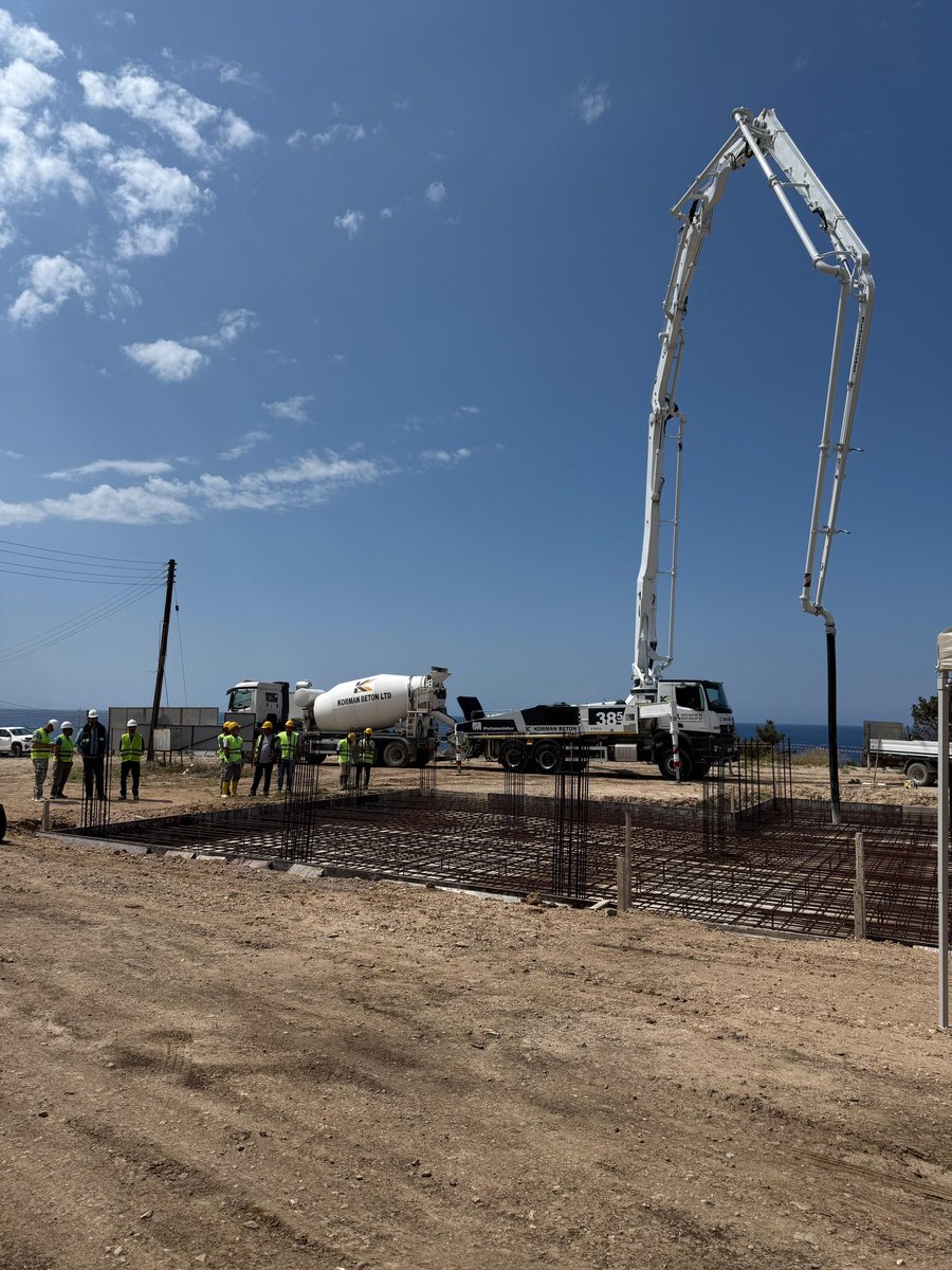 Küçükerenköy’de mevcut Cami yetersizdi cemaat namazını dışarıda kılmak zorunda kalıyordu. Tüm maliyeti karşılayan Cyprus Constructions Ltd ve Projeyi sağlayan Vakıflar İdaremize, İşçilik ve Betonu maliyetine sağlayan tüm katkı koyanlara içtenlikle teşekkür ederim