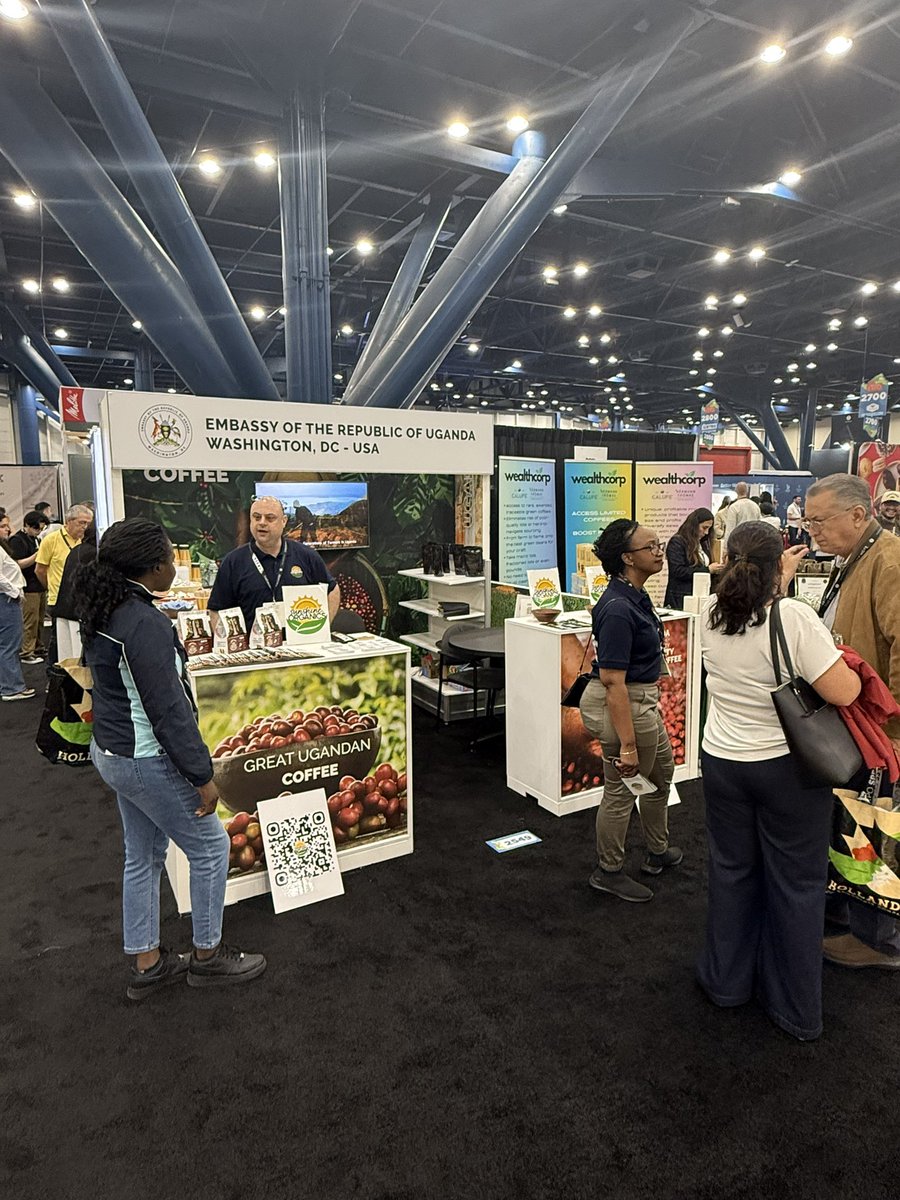 UgaEmbaWashDC's tweet image. This weekend, Uganda Embassy along with @MAAIF_Uganda, is exhibiting Uganda’s high quality organic speciality coffee at U.S largest B2B specialty coffee trade show. @SpecialtyCoffee