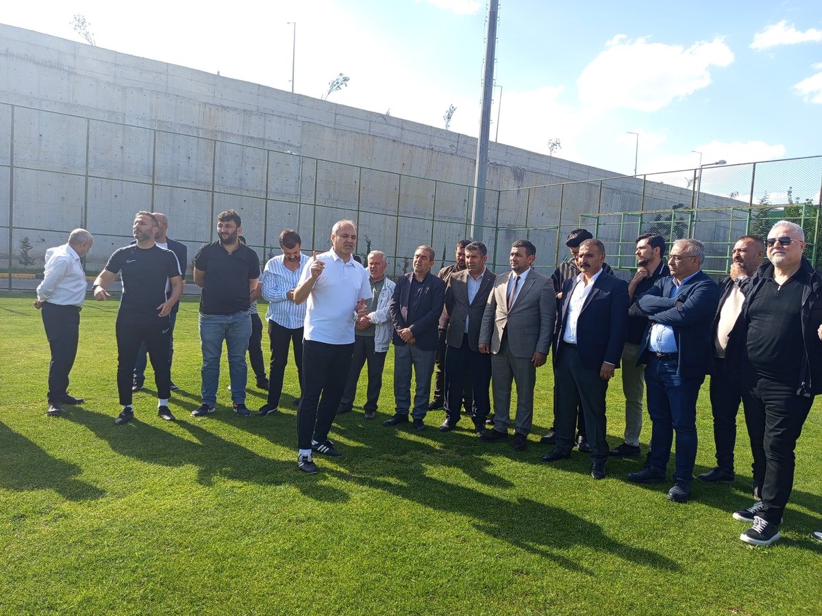 Kritik maç öncesi Şanlıurfaspor’umuzu kulübümüzün eski başkanı Kemal Saraçoğlu ve Halil Polat başkan ile birlikte idmanda ziyaret ederek oyuncularımıza ve teknik ekibimize moral verdik. 

Bu şehir inandığında neler yapabileceğini herkese gösterdi, şimdi yine tam zamanı! Bu şehrin