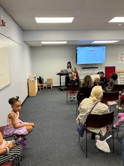 GRASPlab's tweet image. We hope everyone had a wonderful time at the Fun with Robots week 2 event at the Roxborough Library!
A BIG Thank you to Yuwei Wu for presenting this week!
Hope to see you all at week 3!
#GRASP #GRASPLab #FunwithRobots #RoxboroughLibrary