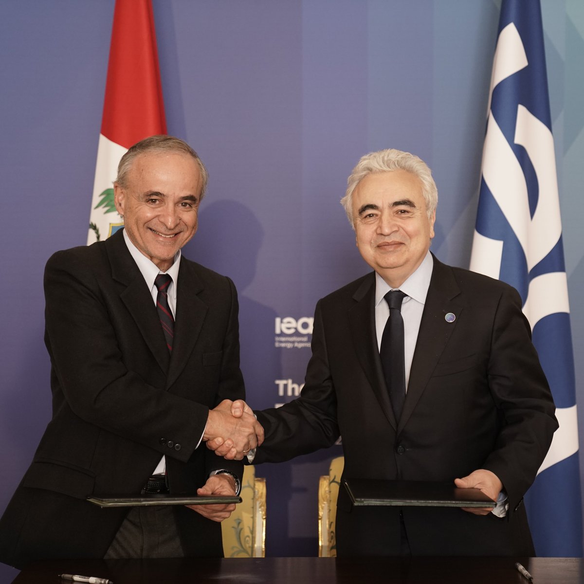 Fatih Birol (@fbirol) on Twitter photo Delighted to sign a new Memorandum of Understanding with Peru's Minister Jorge Montero Cornejo at our Energy Security Summit
It will further deepen <a href="/IEA/">International Energy Agency</a>-🇵🇪 cooperation on a wide-range of energy issues, including critical minerals, renewables, energy efficiency & data collection Delighted to sign a new Memorandum of Understanding with Peru's Minister Jorge Montero Cornejo at our Energy Security Summit
It will further deepen <a href="/IEA/">International Energy Agency</a>-🇵🇪 cooperation on a wide-range of energy issues, including critical minerals, renewables, energy efficiency & data collection