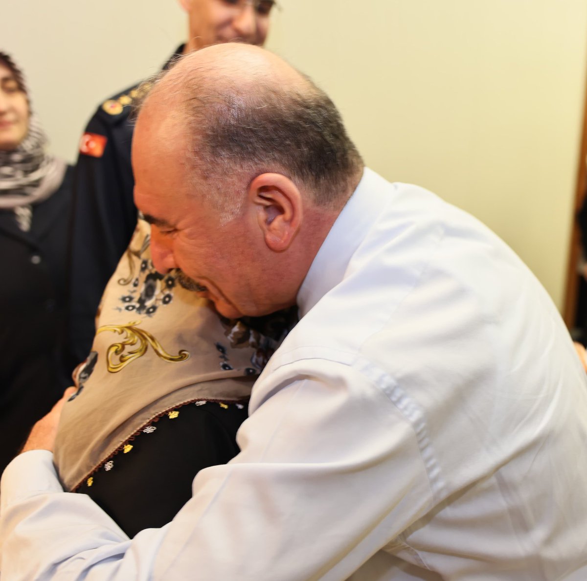 Valimiz Sayın Ali Çalgan, 1994 Yılında Şırnak ili Uludere ilçesinde Şehit olan J. Kom. Onb. Osman Aydoğdu’nun kıymetli annesi Fatma Aydoğdu ve kardeşi Ömer Aydoğdu'yu makamında misafir etti.

Şehidimizin emaneti olan Fatma annemiz ve Ömer kardeşimizi ağırlamaktan büyük bir onur