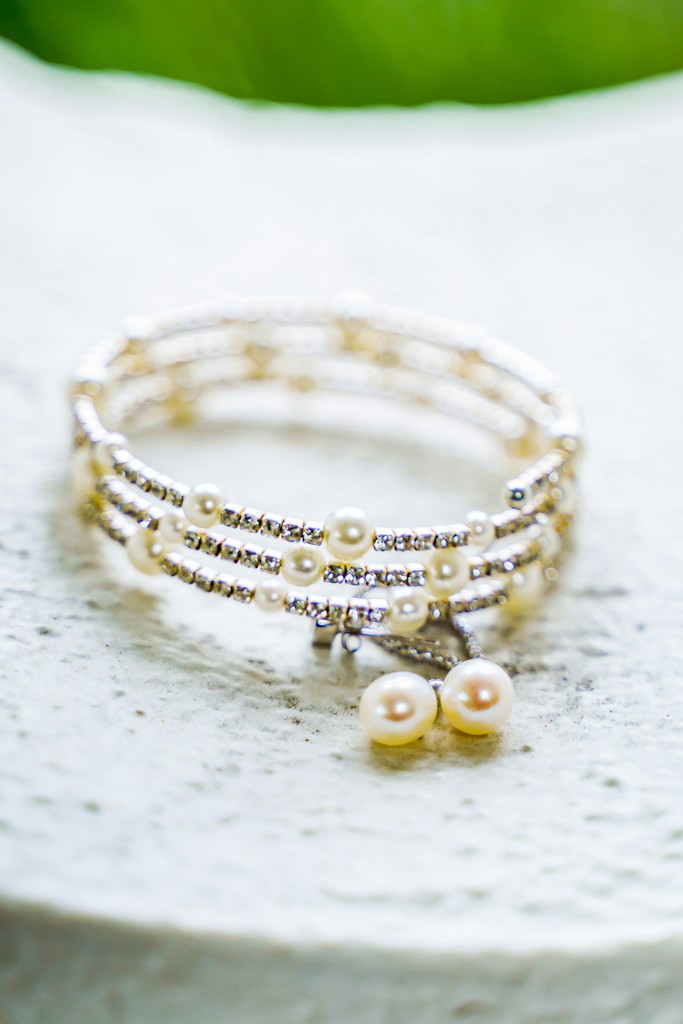 BorrowMagnolia's tweet photo. Your bridal bracelet has its own story, filled with love and unforgettable moments. Why not give it a chance to create new memories for someone else? Check the link below to get started! 💌✨

https://t.co/LasDitxokI https://t.co/vnaXYEiFFT