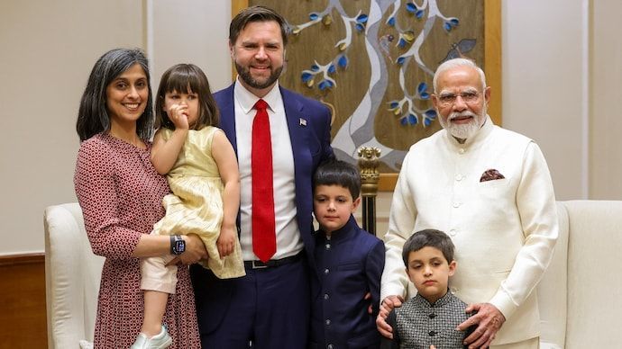 India and the US are building what could become the defining partnership of the 21st century.

JD Vance, US Vice President, just wrapped up a 4-day visit to India — a strategic move to counter China.

But things took a dark turn… and now, the stakes are sky-high.🧵