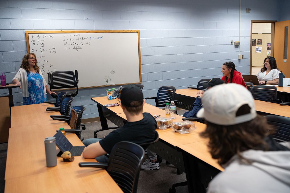 Thank you to Winnie Newberry, PHR, SHRM CP for speaking to our Human Resources Management students about employee engagement! She is the Human Resources Manager at WVU Medicine Princeton Community Hospital and a former President of the Appalachian Chapter of the Virginia SHRM.