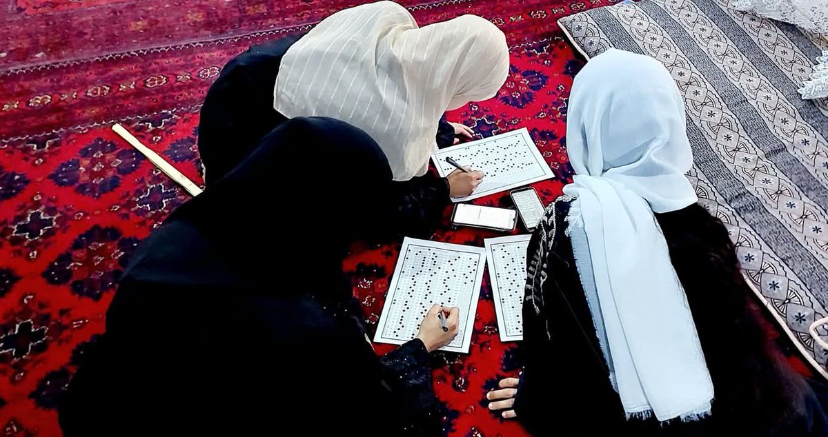Alinaqi12919519's tweet image. تمام خانههایمان را به مکتبهایی پر از نور و دانایی تبدیل میکنیم. حتی در گوشهای کوچک از خانه، با معیارهای جهانی میآموزیم، جهانی میاندیشیم، و با قدرت دانش و توانمندی خود، مرزها را میشکنیم و سراسر جهان را وطن خویش میسازیم.