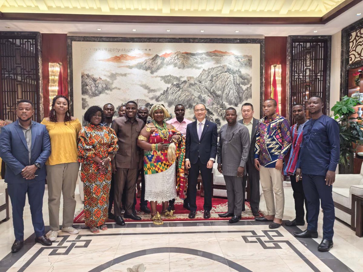 中国驻加纳大使馆 Chinese Embassy in Ghana (@chinaembingh) on Twitter photo On 25th April, H.E. Ambassador Tong Defa met with Hon. Eric Edem Agbana <a href="/edemagbana/">Eric Edem Agbana</a> ,MP for Ketu North Constituency and his delegation. The two sides exchanged views on agribusiness ,vocational training, water purification cooperation. On 25th April, H.E. Ambassador Tong Defa met with Hon. Eric Edem Agbana <a href="/edemagbana/">Eric Edem Agbana</a> ,MP for Ketu North Constituency and his delegation. The two sides exchanged views on agribusiness ,vocational training, water purification cooperation.