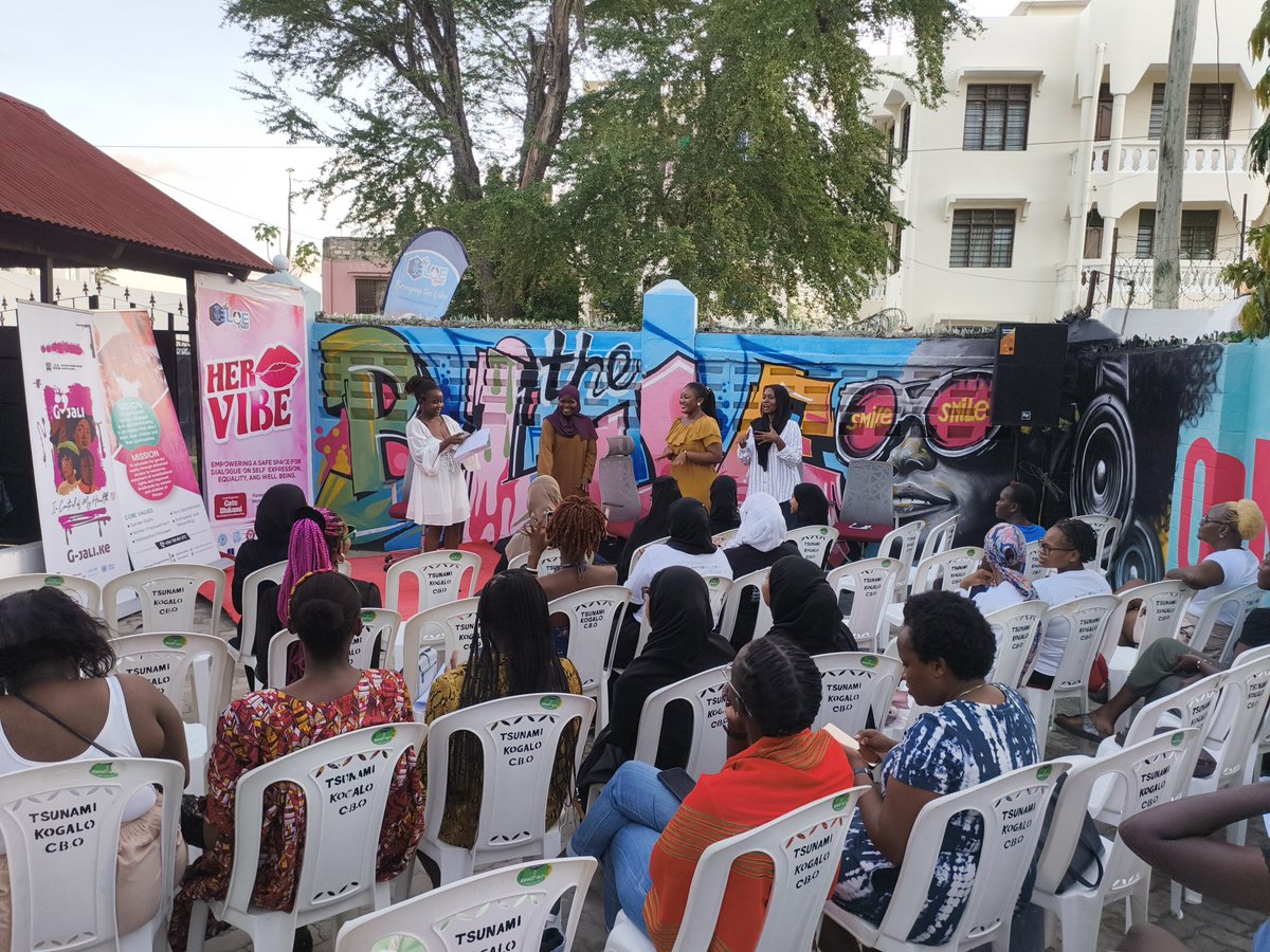The conversation just got deep. 

Cate Mukami is guiding a powerful panel with Wahida Abdurahim - Digital Media Advocacy, <a href="/SFCG_Kenya/">Search for Common Ground Kenya(@SFCG_Kenya)</a>, Esha Mohammed - Her Narrative - SRHR &amp; Safe Spaces &amp; Susan UMAZI Institutional Youth Support - <a href="/DreamAchieversk/">Dream Achievers K</a> on safe spaces, self-expression,