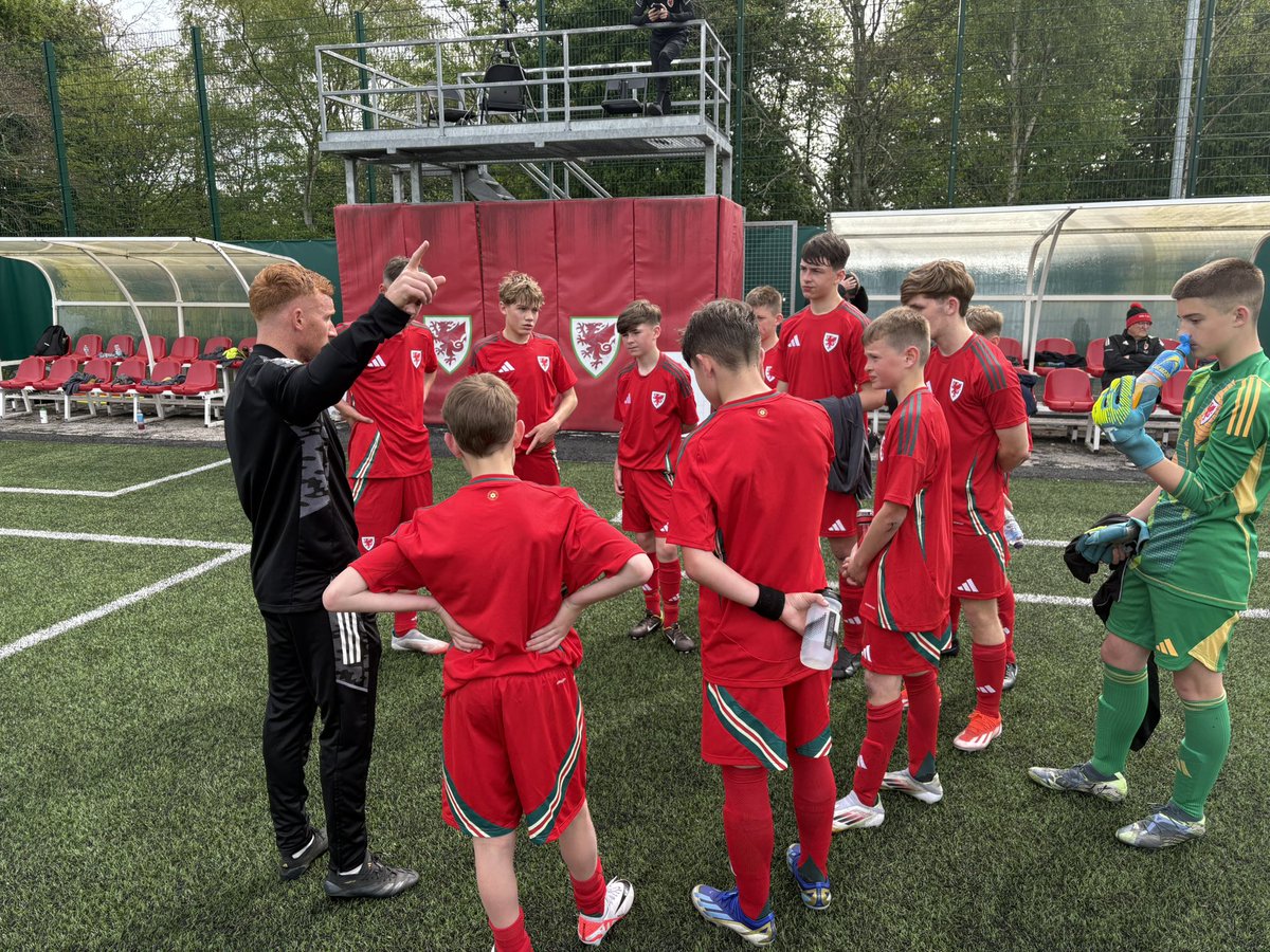 knight_craig5's tweet photo. Another excellent couple of development days @FAWales North regional camp at Colliers Park

Match Prep ✅
Game ✅
Group/Individual Reflections ✅
Recovery ✅

👏🏻👏🏻 to @Wrexham_AFC Academy players/staff for providing the opposition, &amp; all who supported on camp🏴󠁧󠁢󠁷󠁬󠁳󠁿

#FutureTalents https://t.co/hDSWD6nsYN