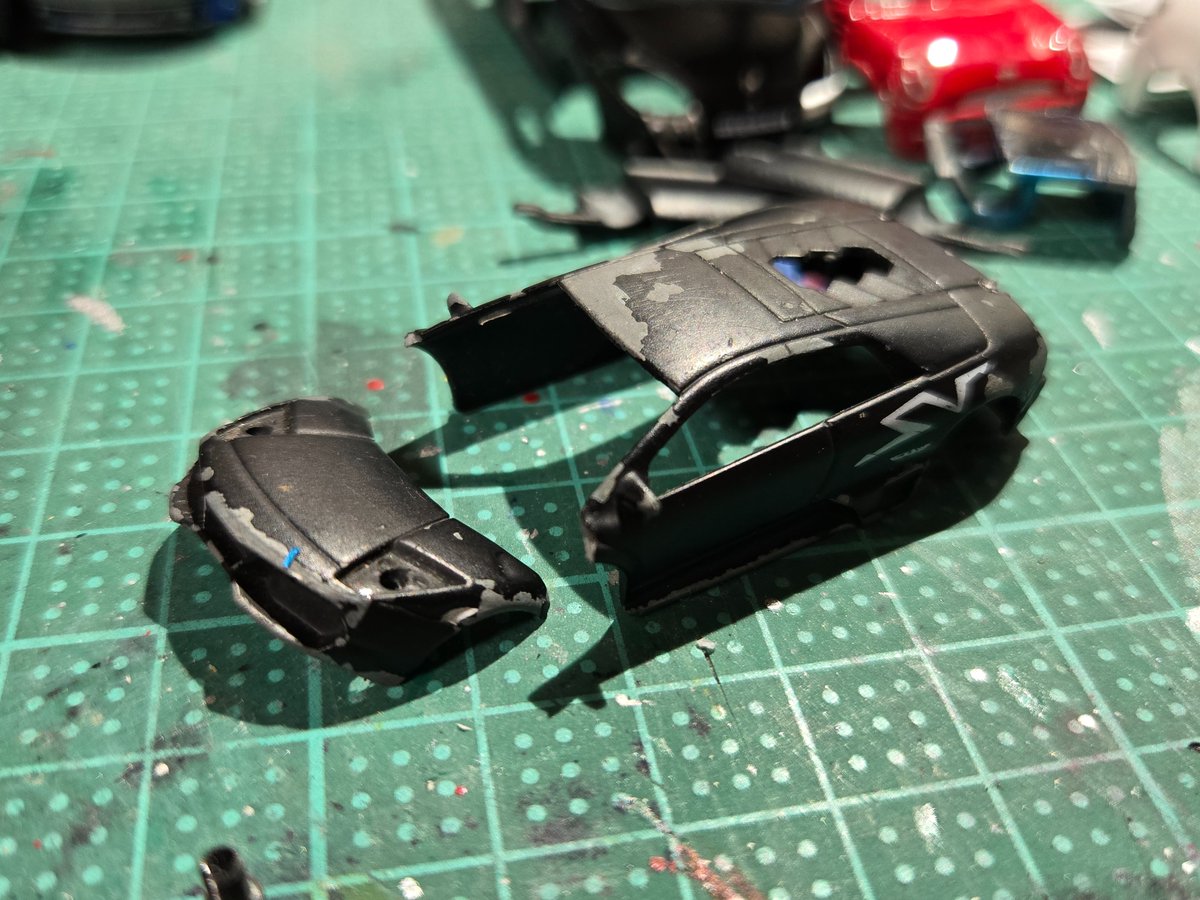 パーツ外してる時に歪んで戻そうとしたらぶち折れました((
まぁ直します(仕事増えた)