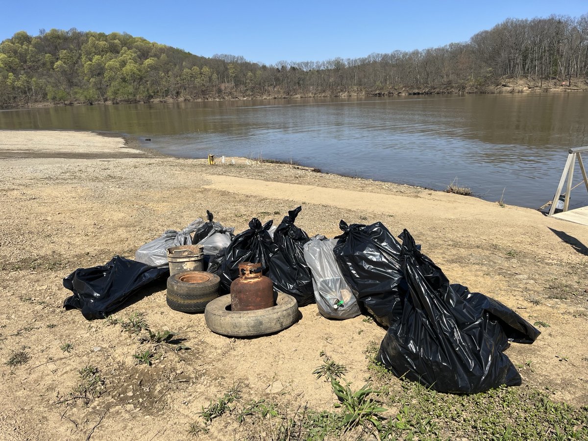 Our employees participated in our annual Loyalhanna Lake Volunteer Cleanup this week in Westmoreland County, PA, and enjoyed helping to enhance and beautify the lake and its banks!