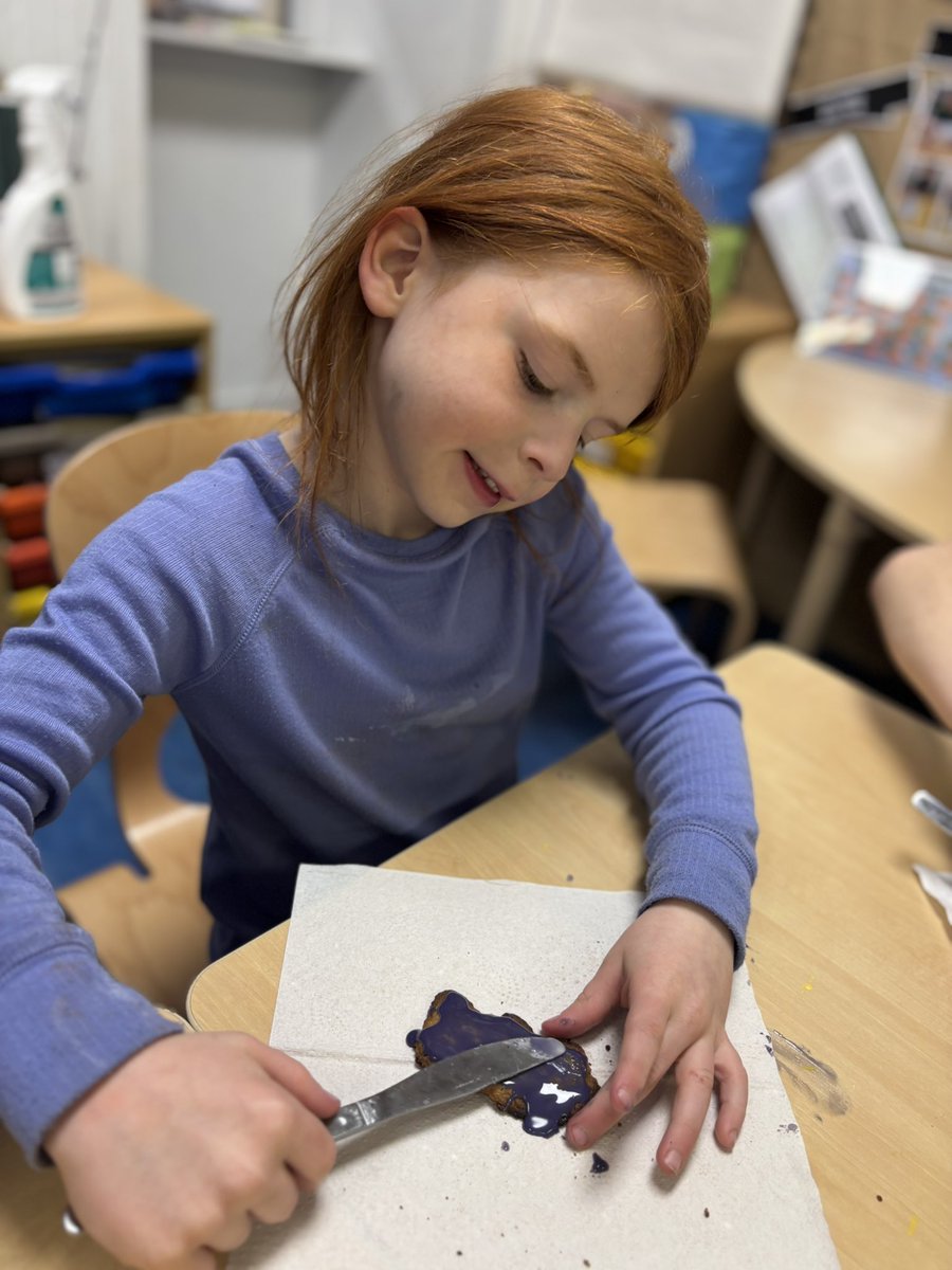 lussprimary's tweet image. We had a fab time participating in 💜PurpleUp! Day @ForcesChildScot to show support for our military children; from dressing in purple to dandelion inspired abstract art and baking & designing purple-up biscuits 😋. Thanks to Emer & Lucy for their support. #MotMChelensburgh