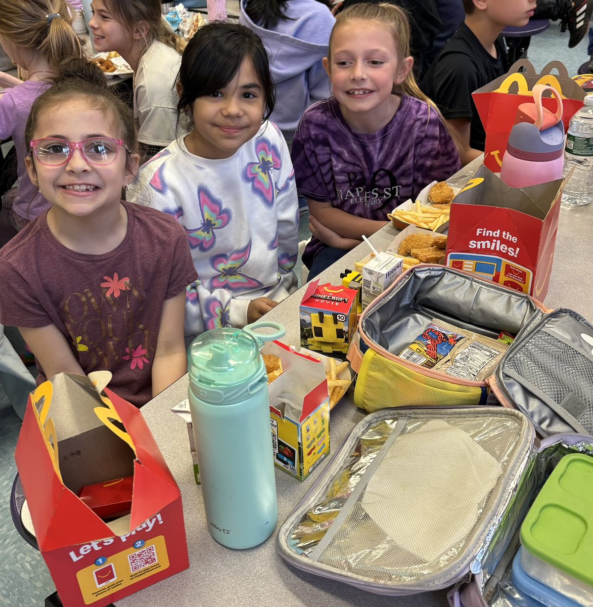 Our students hit 300 STAR CARDS and earned McDonald’s!!
But wait… check the last pic for a surprise…
Mrs. Marco gave out her LEGENDARY star card!! ⭐️
#StarCards #McDonaldsReward <a href="/CChavezD31/">Christine Chavez</a> <a href="/DocPalton/">Doc Palton</a>