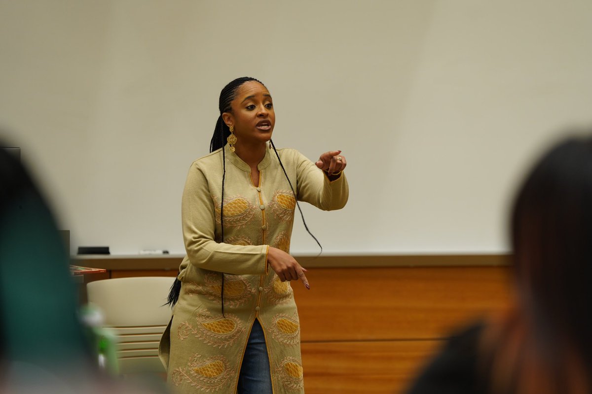 ArielleDesere's tweet photo. I just received my FIRST check from a university. Glory to the Most High 🙌🏾 

Let me come pour into your students 🌱💧🌾 https://t.co/ozwW8hIUH6