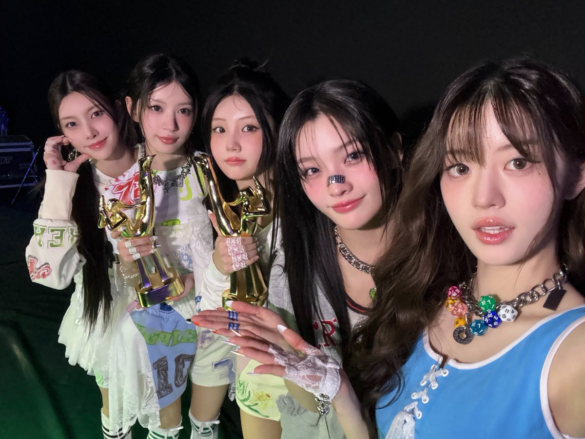 minsju's tweet image. happy to see these awards sticked: out! 🥇 a verily proudest—group photo after we brought home awards. trapped in so much happiness; let's cheer for latest golden disc awards. 🩵