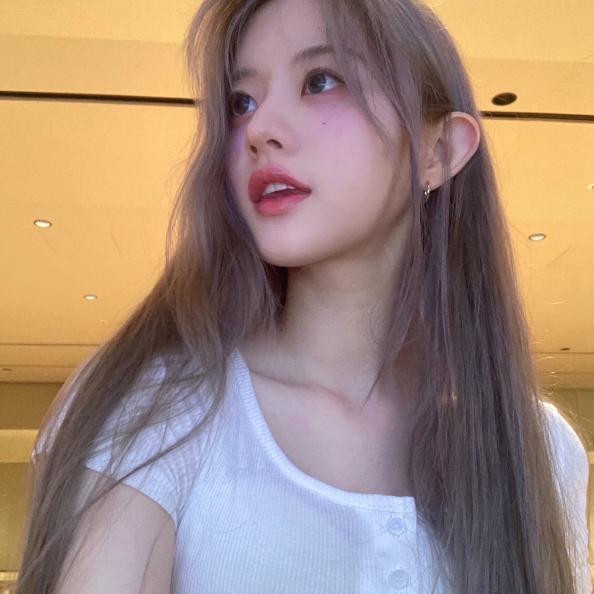 minsju's tweet image. 🪮 some of them are shaky—sweety. little of dumpies after i had my tiny era back, four pics in a row, theirselves are screaming so smooth about how vibey and full of fine ambience. 🚪