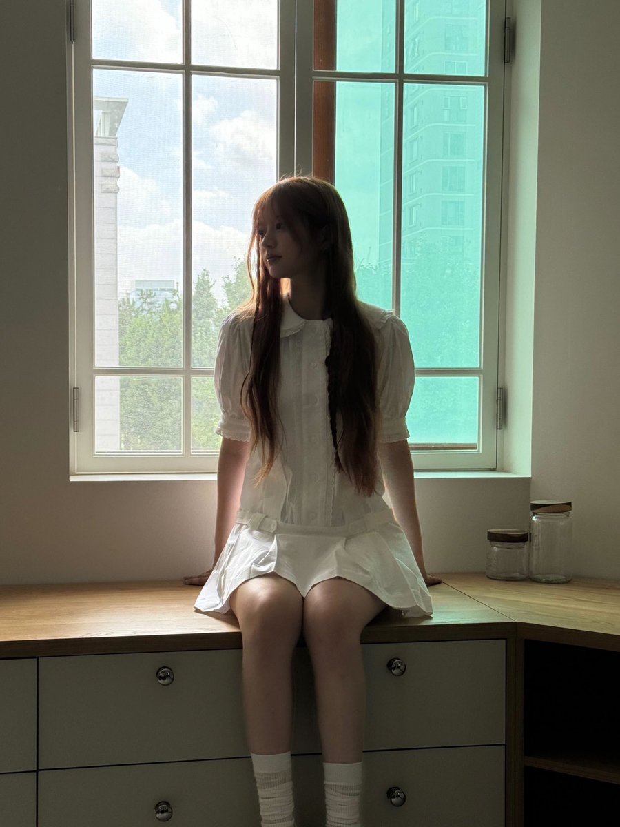 minsju's tweet image. 🪮 some of them are shaky—sweety. little of dumpies after i had my tiny era back, four pics in a row, theirselves are screaming so smooth about how vibey and full of fine ambience. 🚪