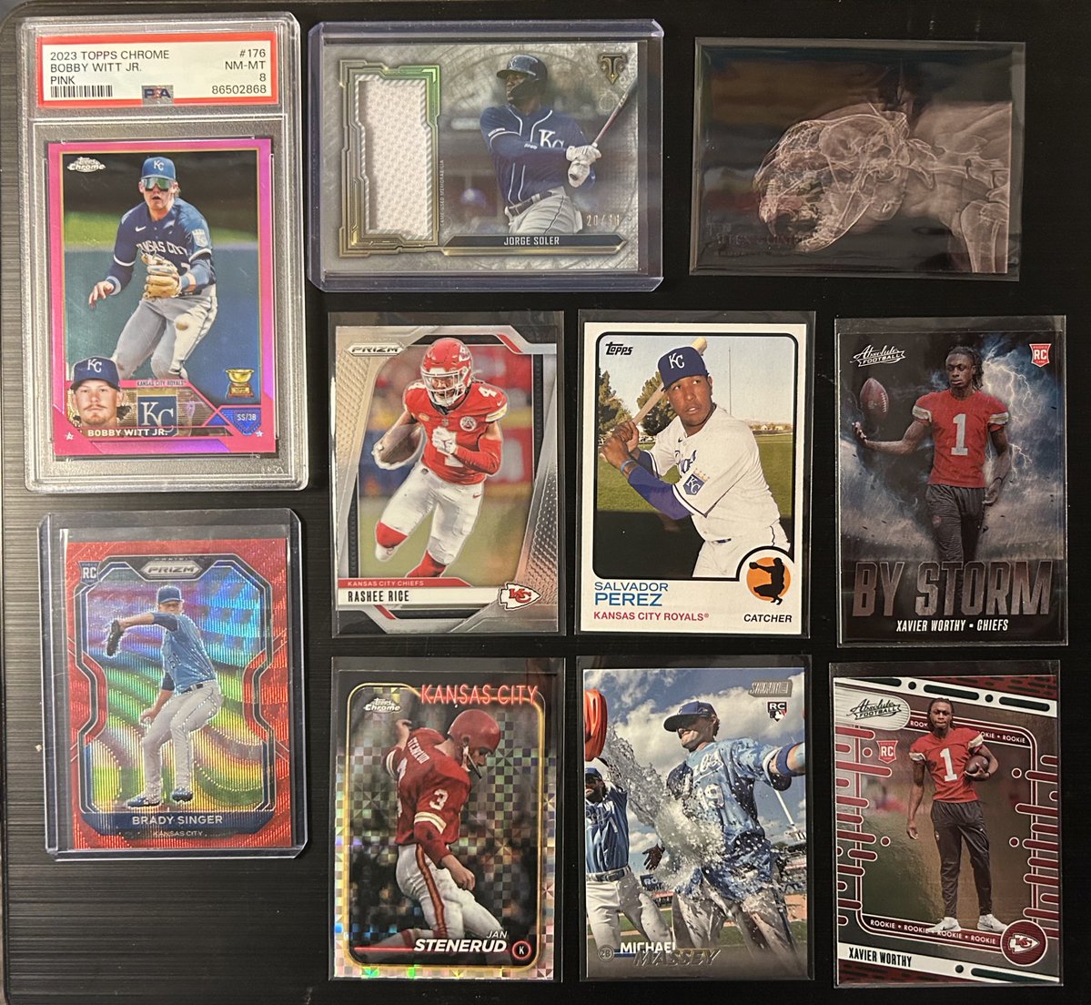 Kansaz Cards (@kansazcards) on Twitter photo Great mail day from <a href="/DrewRuss199923/">Drew Russell</a>! Check out the Worthy RCs, Massey RC, Singer /99, and a Witt slab!
<a href="/CardPurchaser/">Card Purchaser</a> #ChiefsKingdom #FountainsUp Great mail day from <a href="/DrewRuss199923/">Drew Russell</a>! Check out the Worthy RCs, Massey RC, Singer /99, and a Witt slab!
<a href="/CardPurchaser/">Card Purchaser</a> #ChiefsKingdom #FountainsUp