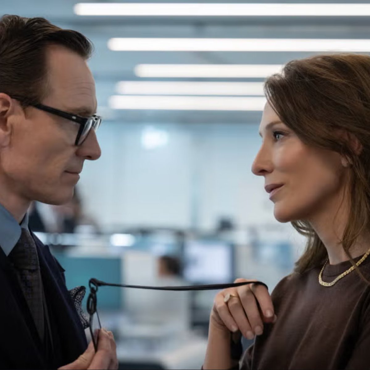 LifeIsAFilmFest's tweet photo. Steven Soderbergh’s BLACK BAG with Cate Blanchett and Michael Fassbender will be on Peacock next Friday, May 2. https://t.co/wOCU2mnBXx