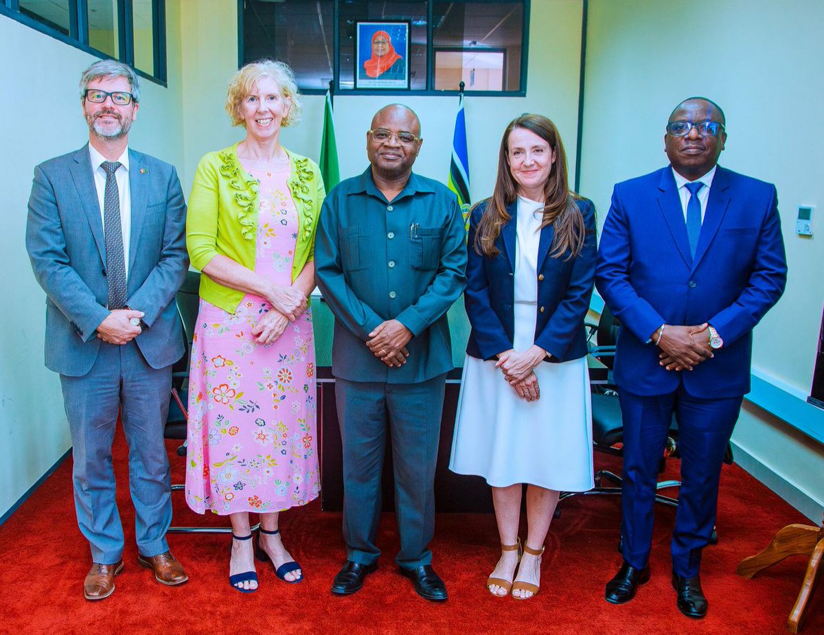 President's Office - Planning and Investment (@ofisiya_rais_mu) on Twitter photo Waziri wa Nchi, (OR-MU) Mhe. Prof <a href="/kitilam/">Kitila Mkumbo (PhD)</a> (Mb.), amekutana na Kufanya Mazungumzo na Mhe. Emilly Burns, Balozi wa Canada nchini Tanzania leo April 25, Jijini Dodoma. Mazungumzo yao yalihusu kuimarisha ushirikiano katika Sekta ya Uwekezaji na Uchumi baina ya mataifa hayo mawili. Waziri wa Nchi, (OR-MU) Mhe. Prof <a href="/kitilam/">Kitila Mkumbo (PhD)</a> (Mb.), amekutana na Kufanya Mazungumzo na Mhe. Emilly Burns, Balozi wa Canada nchini Tanzania leo April 25, Jijini Dodoma. Mazungumzo yao yalihusu kuimarisha ushirikiano katika Sekta ya Uwekezaji na Uchumi baina ya mataifa hayo mawili.