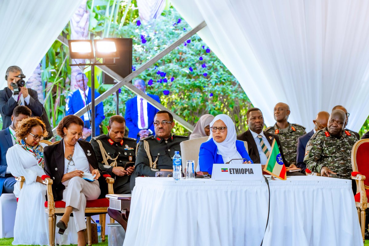 Today, I hosted the Heads of State and Government for the Extraordinary Summit of the Troop Contributing Countries to the African Union Support and Stabilisation Mission in Somalia in Entebbe. 

My message to Their Excellencies was that it is not correct to allow Africa to be