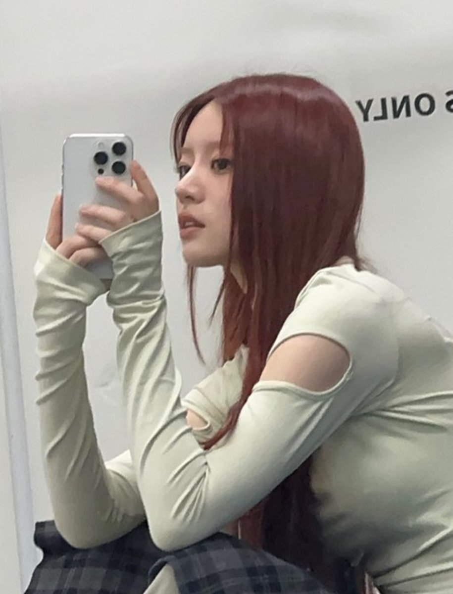 minsju's tweet image. gave you this foldie ... 📂 girlfriend.material at once! four pieces shots are radiating only the counted—one likely. make your camera roll is being full with my effortless—cutesy selcas!