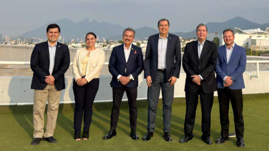ProMexicoInd's tweet photo. 🌍 Bridging the gap between books &amp; business! 🤝

Grupo Uni-Trade &amp; UDEM team up to train the next wave of trade &amp; logistics leaders! 💼 A game-changing alliance blending top-tier education with real-world experience. 

https://t.co/Kgp2zI1TzM https://t.co/1aPPHYYCH7