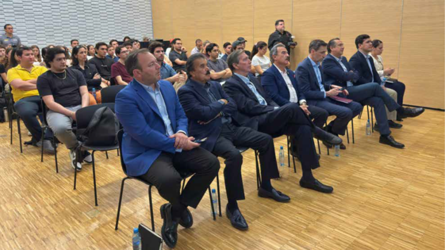 ProMexicoInd's tweet photo. 🌍 Bridging the gap between books &amp; business! 🤝

Grupo Uni-Trade &amp; UDEM team up to train the next wave of trade &amp; logistics leaders! 💼 A game-changing alliance blending top-tier education with real-world experience. 

https://t.co/Kgp2zI1TzM https://t.co/1aPPHYYCH7