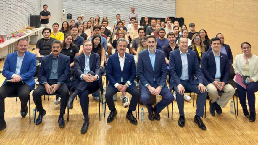 ProMexicoInd's tweet photo. 🌍 Bridging the gap between books &amp; business! 🤝

Grupo Uni-Trade &amp; UDEM team up to train the next wave of trade &amp; logistics leaders! 💼 A game-changing alliance blending top-tier education with real-world experience. 

https://t.co/Kgp2zI1TzM https://t.co/1aPPHYYCH7