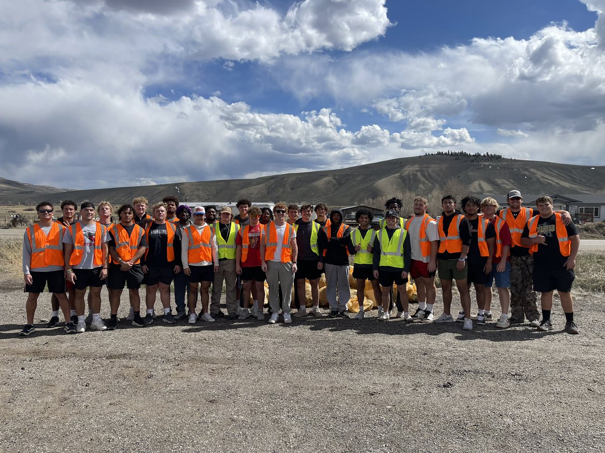 Western Colorado Football (@mountaineerfb) on Twitter photo Our guys helped clean up Highway 50… This was our final community service project for the 2024-25 school year… This year we totaled 226.5 hours which is more than we did in 2023-24!
We our proud of our guys for making impacts on and off the field!
#MountUp #ThinAirCrew Our guys helped clean up Highway 50… This was our final community service project for the 2024-25 school year… This year we totaled 226.5 hours which is more than we did in 2023-24!
We our proud of our guys for making impacts on and off the field!
#MountUp #ThinAirCrew