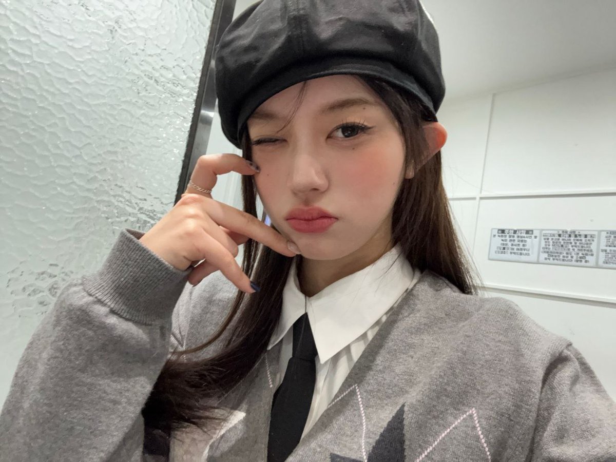 minsju's tweet image. loving gray lately. 🩶💬 a day feels brighter, i turn to gray, instead. my main topic for today is just the nails that are so well-done and beret that has been completing my fits. it's just a gaze ... and the wink!