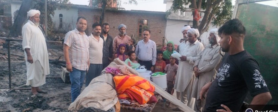 Redcrossjammu's tweet photo. District Red Cross Society continues to provide financial as well as material help to the family affected by tragic fire incident at Kanachak village in Tehsil Marh.

@AnsuyaJamwal @diprjk https://t.co/GfBnMlzL34