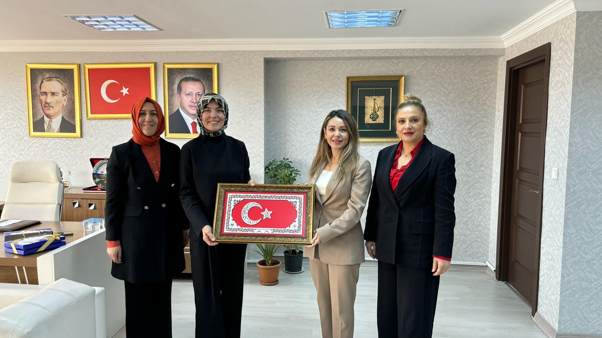 Ankara EBS 2 Nolu Şube Kadınlar Komisyonu (@2nolusbkadinebs) on Twitter photo Bugün, Ak Parti Ankara İl Kadın Kolları Başkanı Sn. Aysel Koçak Akgül’e hayırlı olsun ziyaretinde bulunduk. Görev yerinde başarılar diliyoruz. Kadının sesiyle, emeğiyle, duruşuyla güçlenen Türkiye yolunda yürümeye devam ediyoruz! <a href="/akgul_aysel/">Aysel Koçak Akgül</a>
<a href="/Sdka_Aydin/">Sıdıka AYDIN</a>
<a href="/leventkose44/">levent köse</a> Bugün, Ak Parti Ankara İl Kadın Kolları Başkanı Sn. Aysel Koçak Akgül’e hayırlı olsun ziyaretinde bulunduk. Görev yerinde başarılar diliyoruz. Kadının sesiyle, emeğiyle, duruşuyla güçlenen Türkiye yolunda yürümeye devam ediyoruz! <a href="/akgul_aysel/">Aysel Koçak Akgül</a>
<a href="/Sdka_Aydin/">Sıdıka AYDIN</a>
<a href="/leventkose44/">levent köse</a>