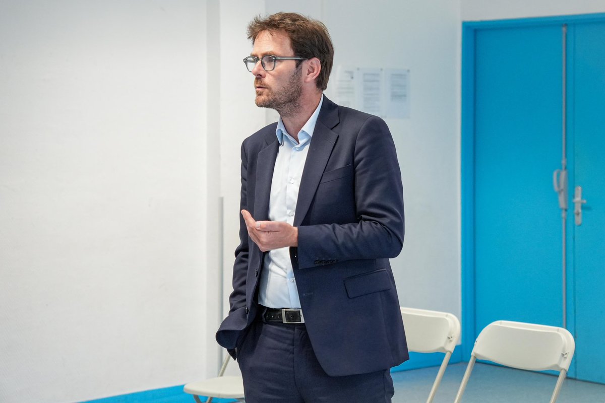 Hier soir, à Rouen, nous étions rassemblés autour de <a href="/NicolasMayerNMR/">Nicolas Mayer-Rossignol</a> pour l'AG @Refondations76 et échanger sur la nouvelle étape qui s'ouvre dans le cadre du congrès du Parti Socialiste. Ensemble, changer pour gagner !